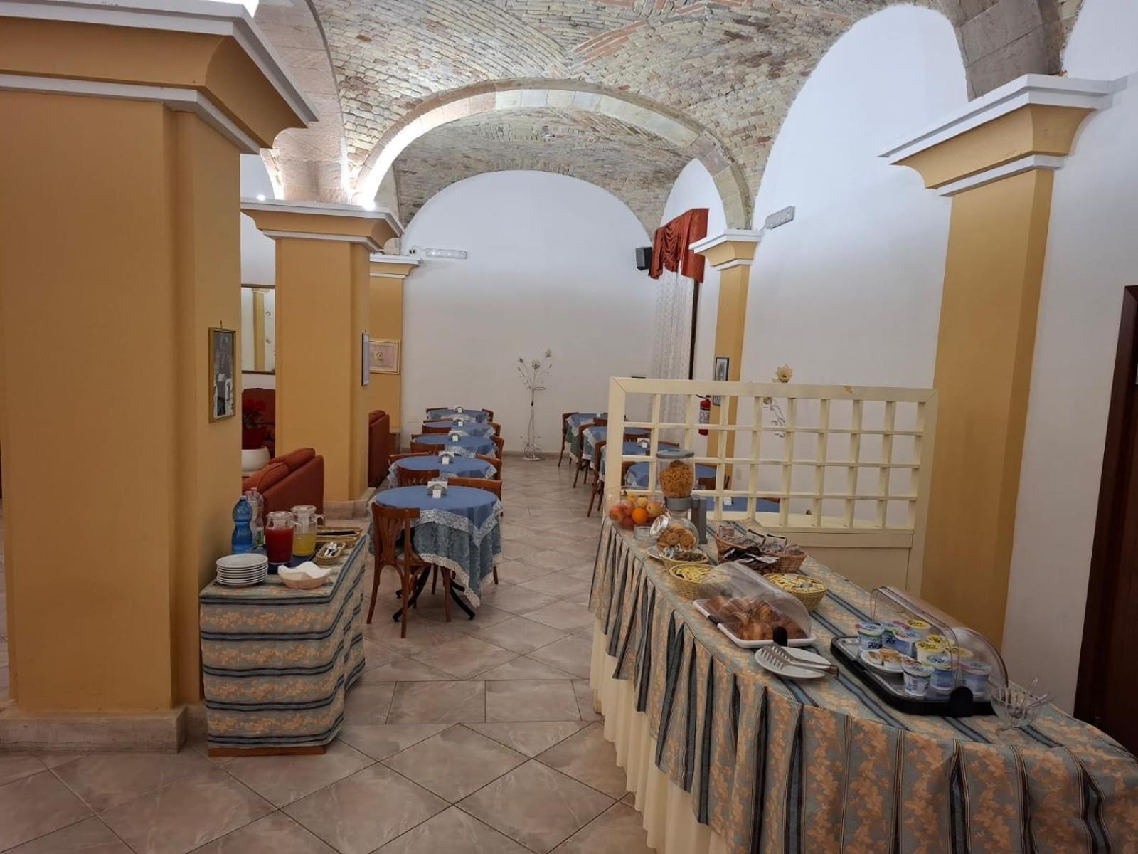 Hotel 4 Mori Cagliari Esterno foto
