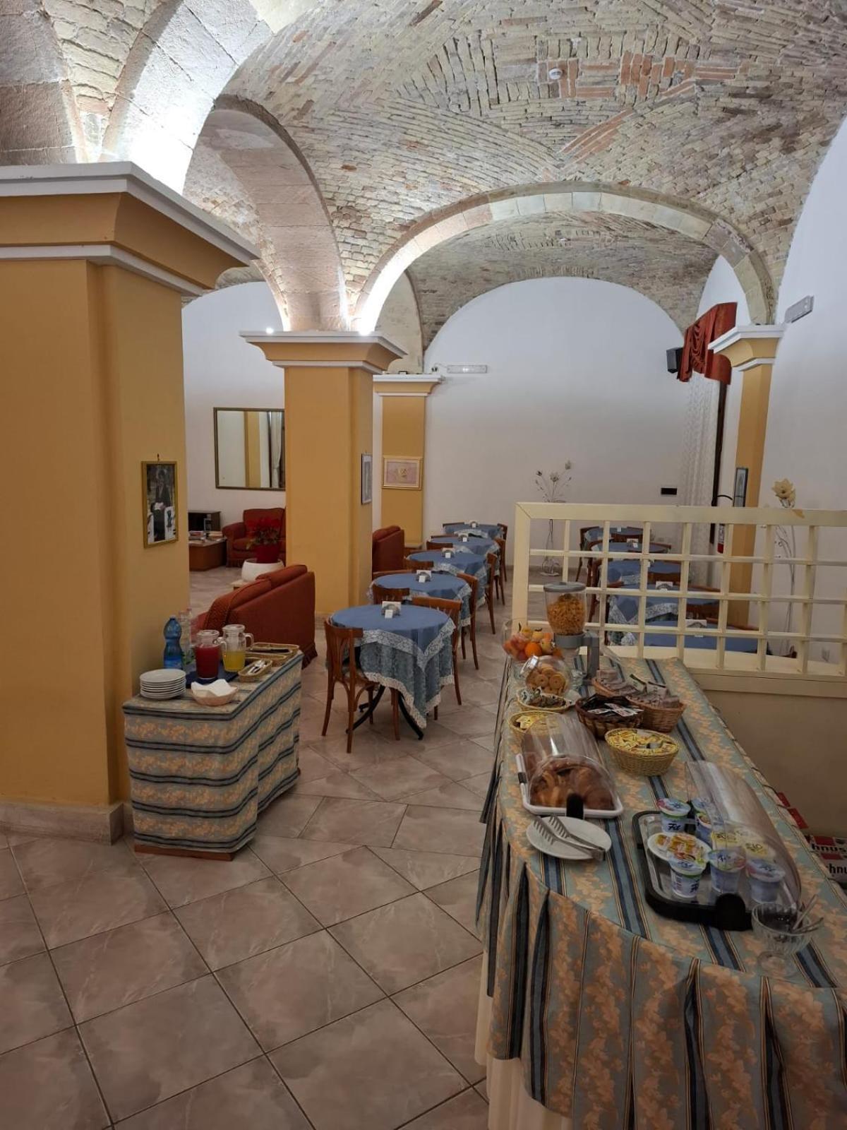 Hotel 4 Mori Cagliari Esterno foto