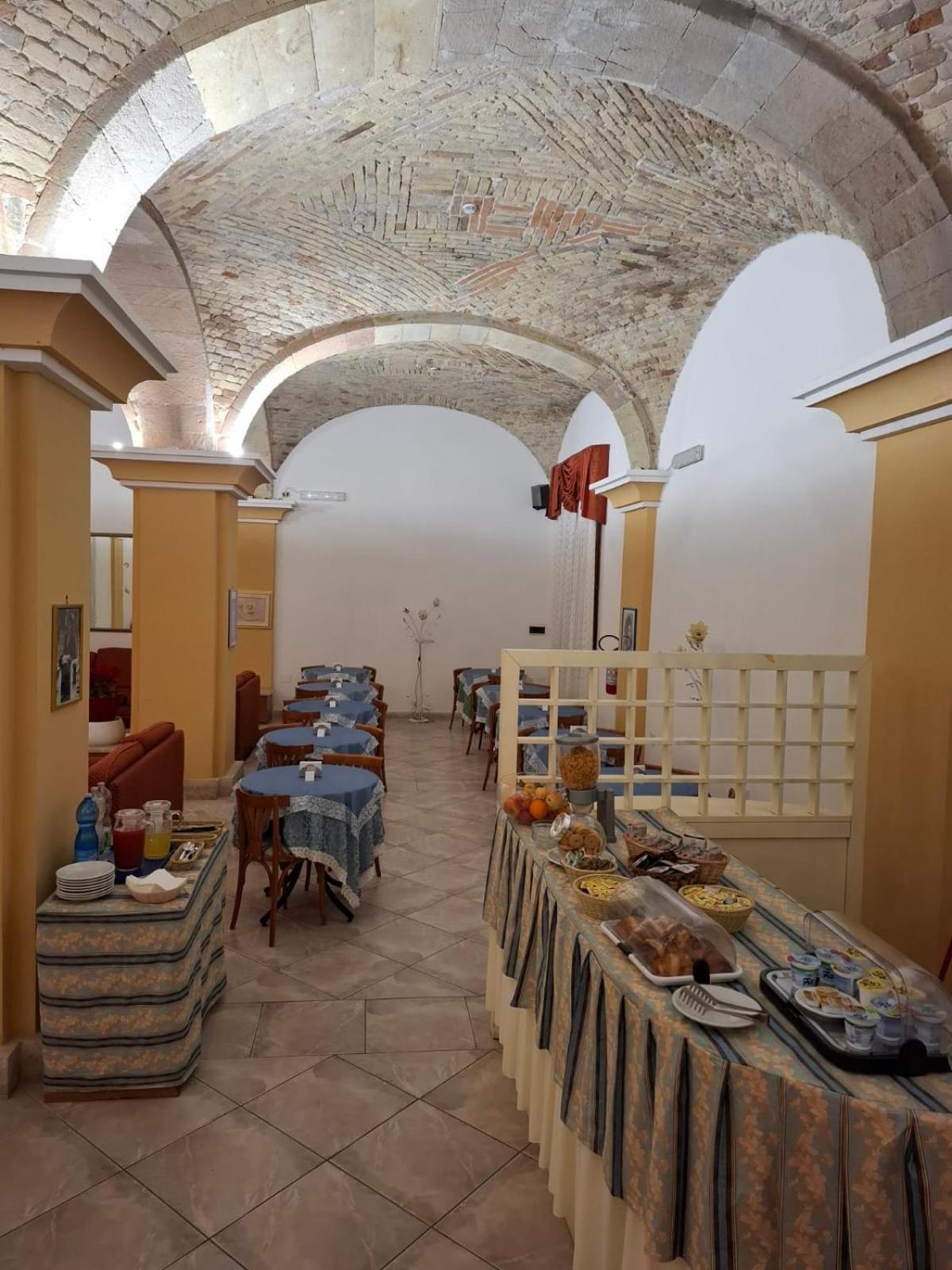 Hotel 4 Mori Cagliari Esterno foto